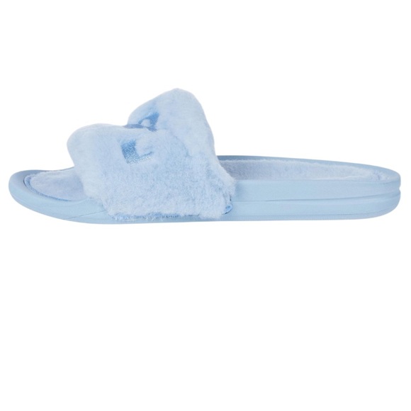 APL Athletic Propulsion Lab Shearling slides.
NWT New with tags. Ice blue size 9 - Picture 3 of 9